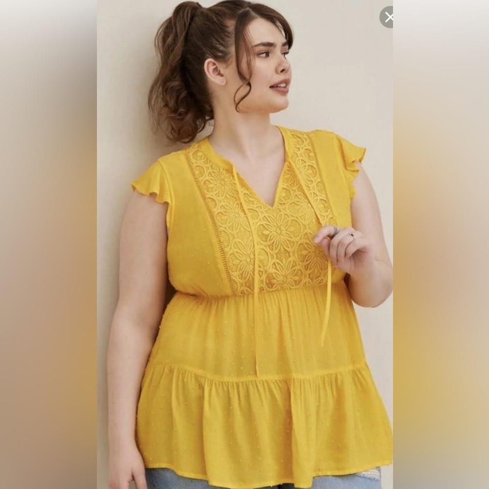 Torrid nwt Chiffon Swiss Dot Crochet Inset Tie-Front Top size 3